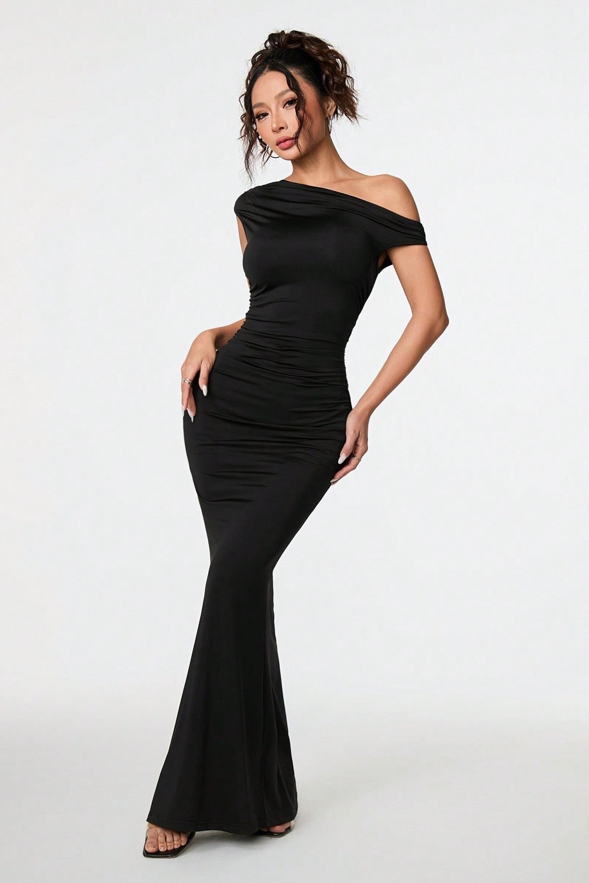 One Shoulder Ruched Mermaid Maxi Dress - View 5