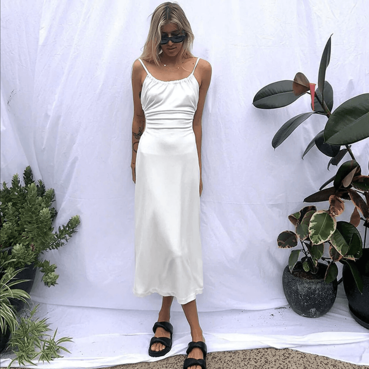 Pearl Diva Cutout Backless Satin Midi Dress - View 5