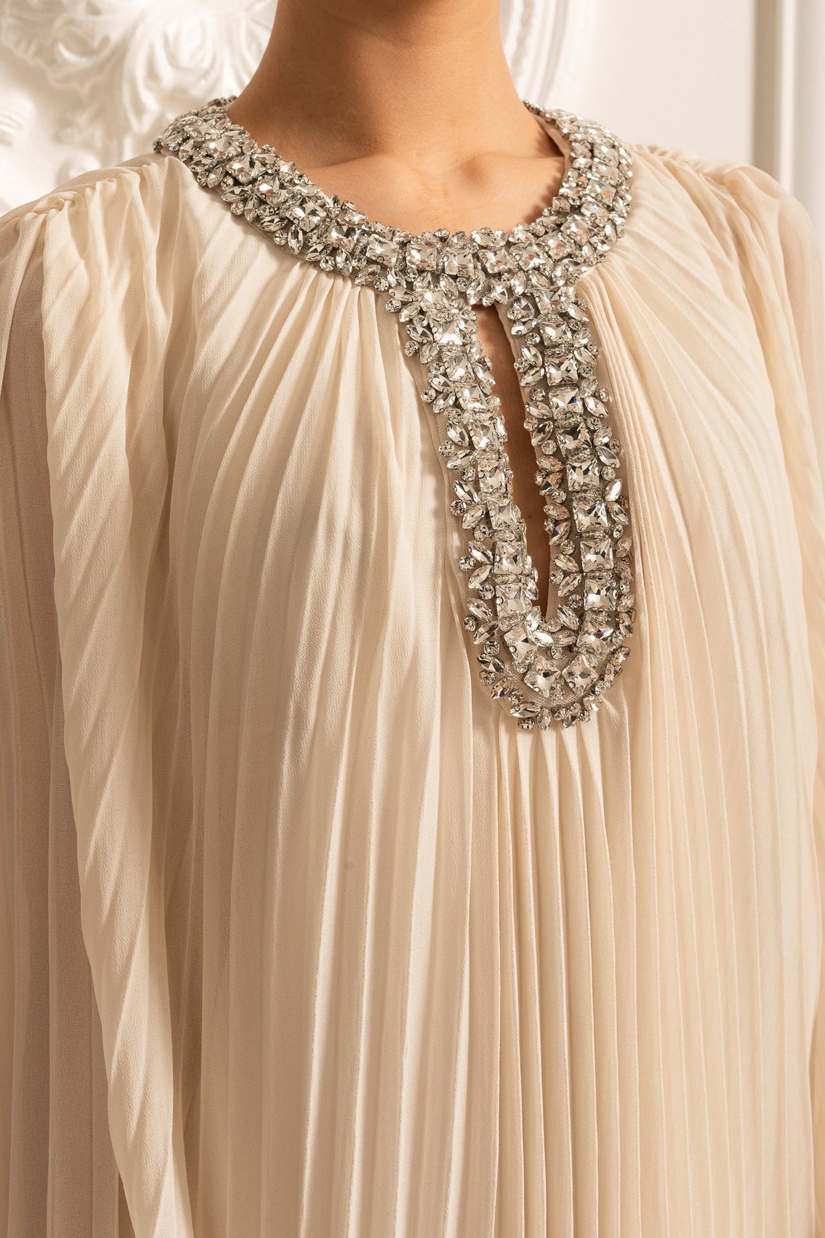 Feather Cuff Pleated Bishop Sleeve Keyhole Rhinestone Maxi Gown - View 8