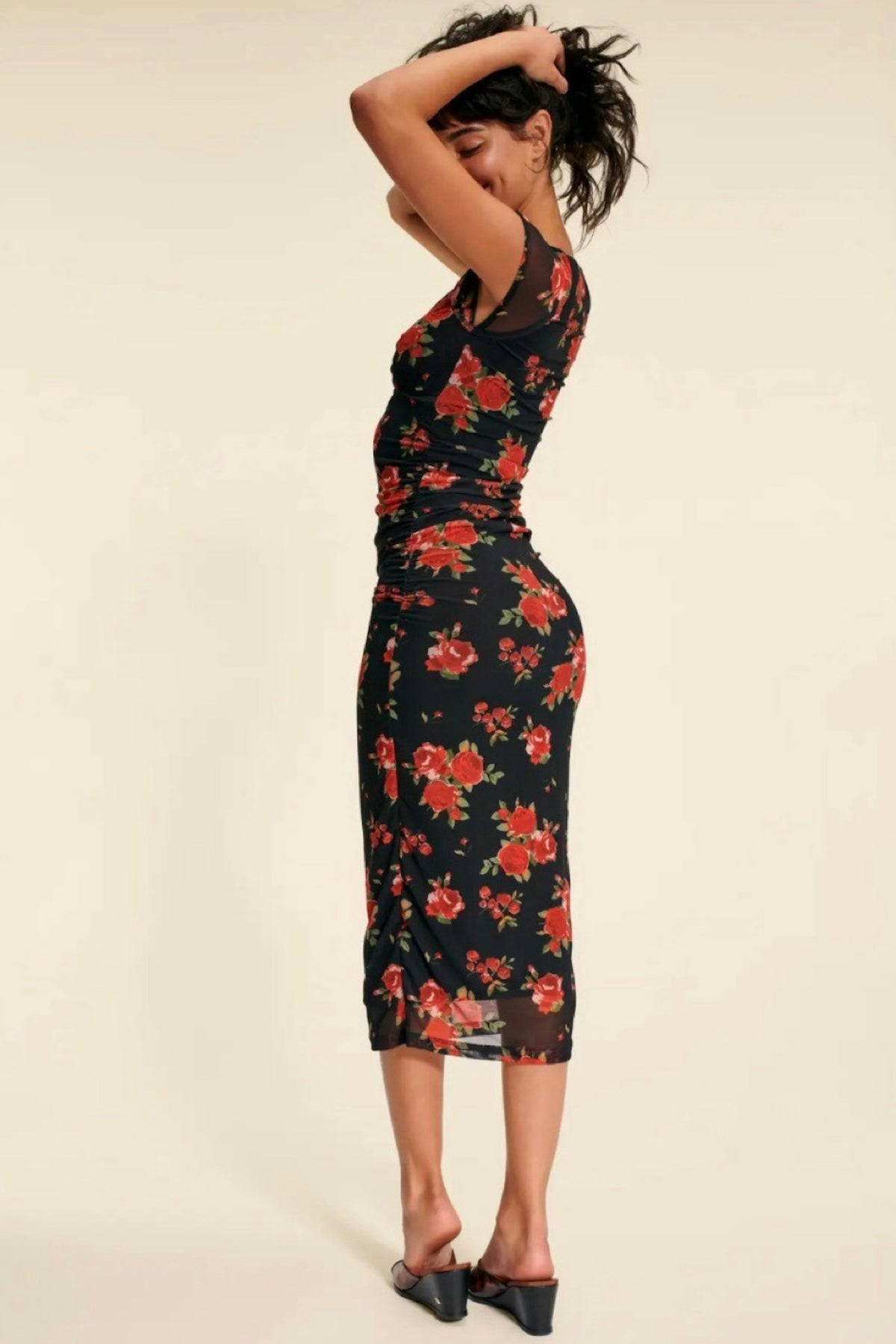 Floral Mesh Sweetheart Cap Sleeve Ruched Bodycon Midi Dress in black - View 2