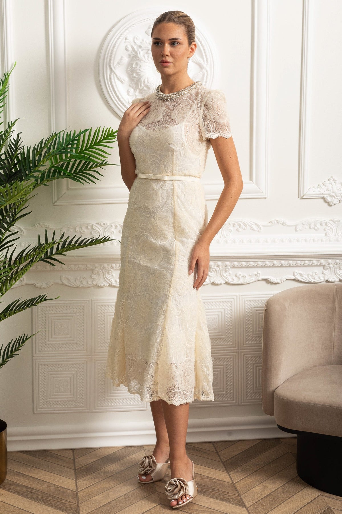 Midi Lace Dress with Short Sleeves and Delicate Waist Belt - Ivoire - View 4