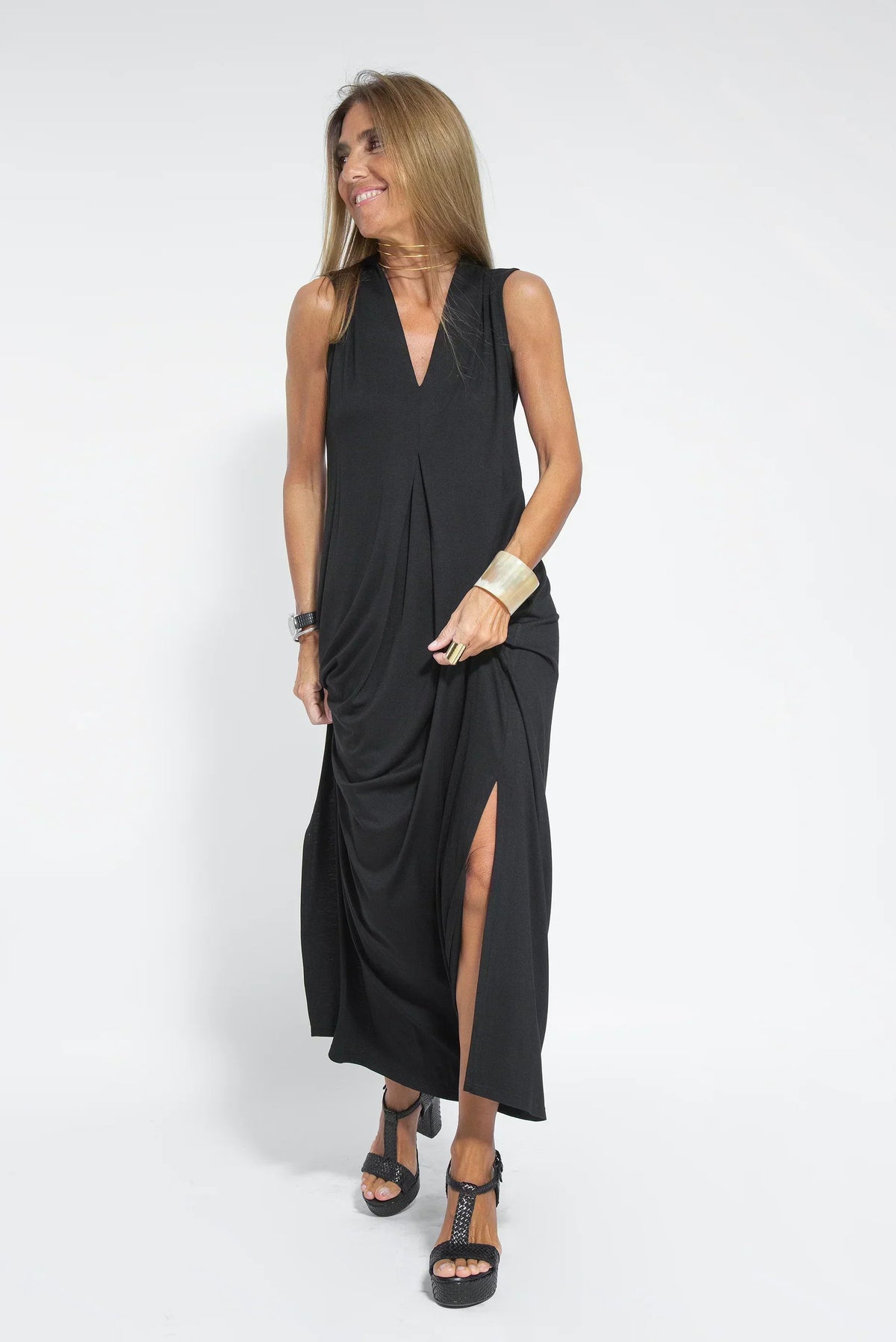 Deep V-Neck Sleeveless Center Pleat Flowy Maxi Dress - View 2