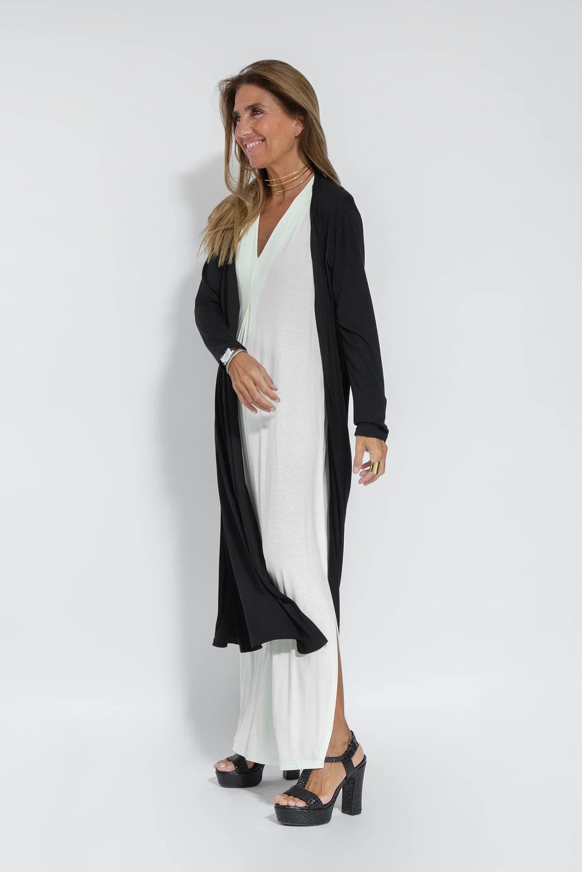 Deep V-Neck Sleeveless Center Pleat Flowy Maxi Dress - View 10
