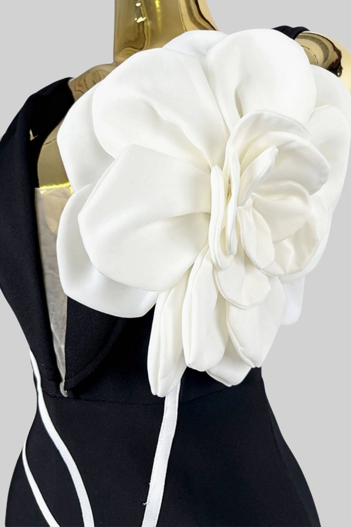 Floral Appliqué Midi Dress With Plunging Neckline – Black & White - View 4