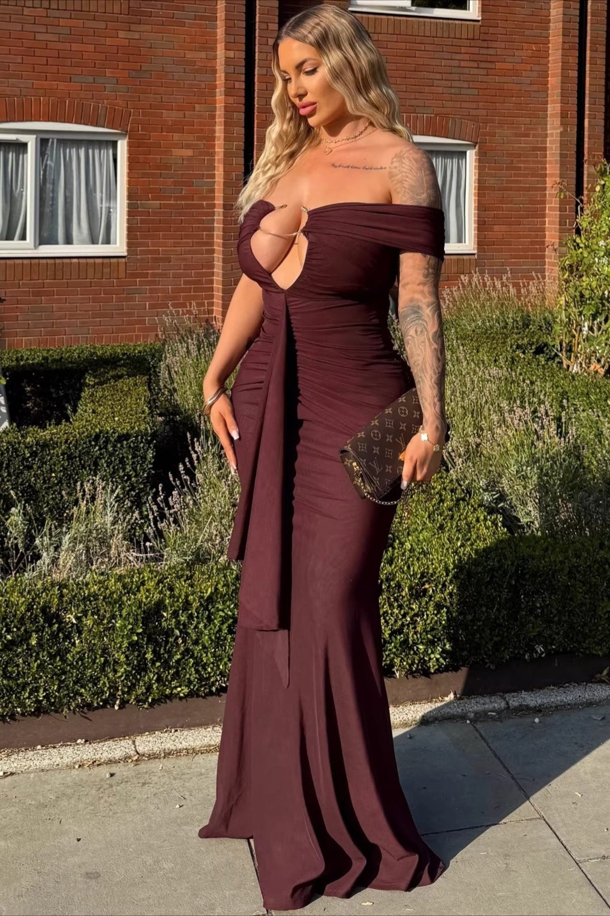 Off Shoulder Deep V-Neck Ruched Draped Mermaid Maxi Formal Dress - View 3