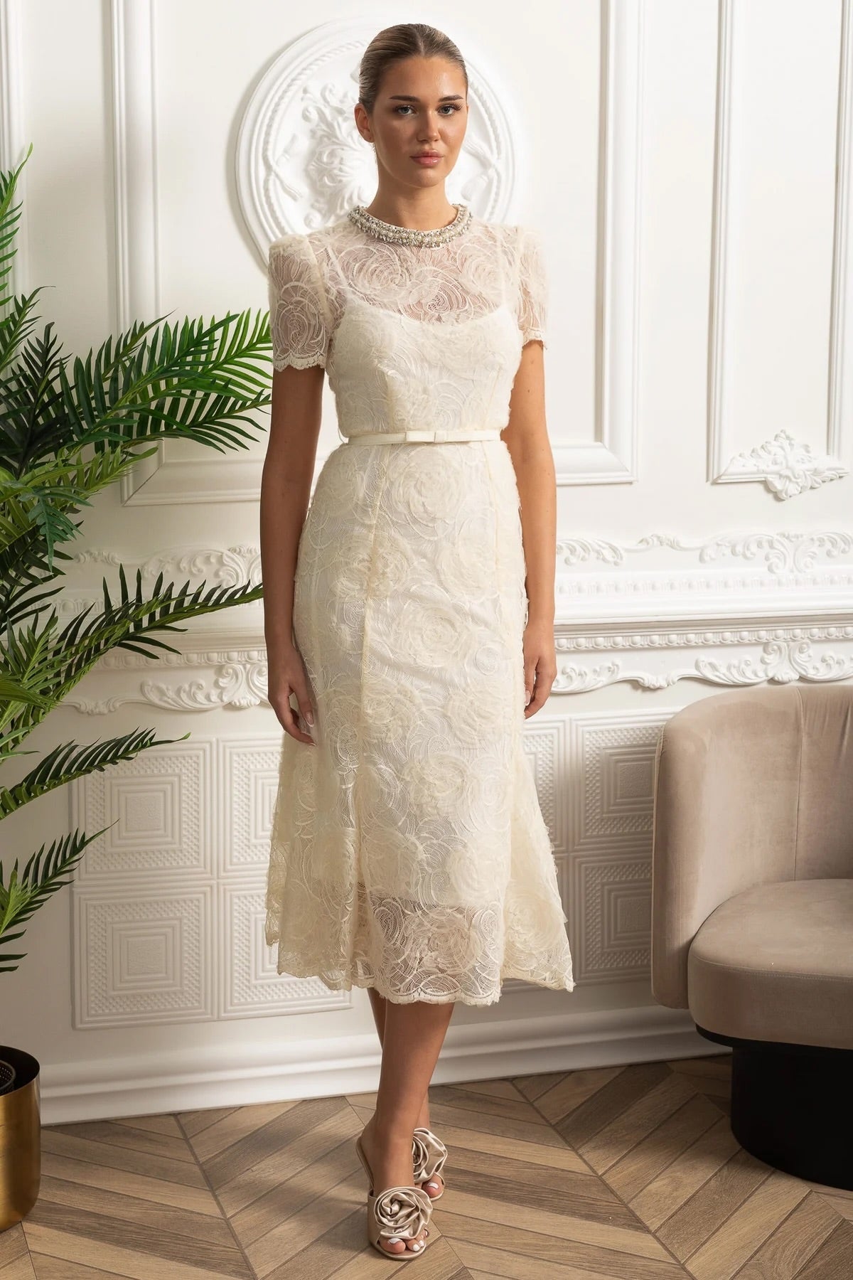 Midi Lace Dress with Short Sleeves and Delicate Waist Belt - Ivoire - View 3