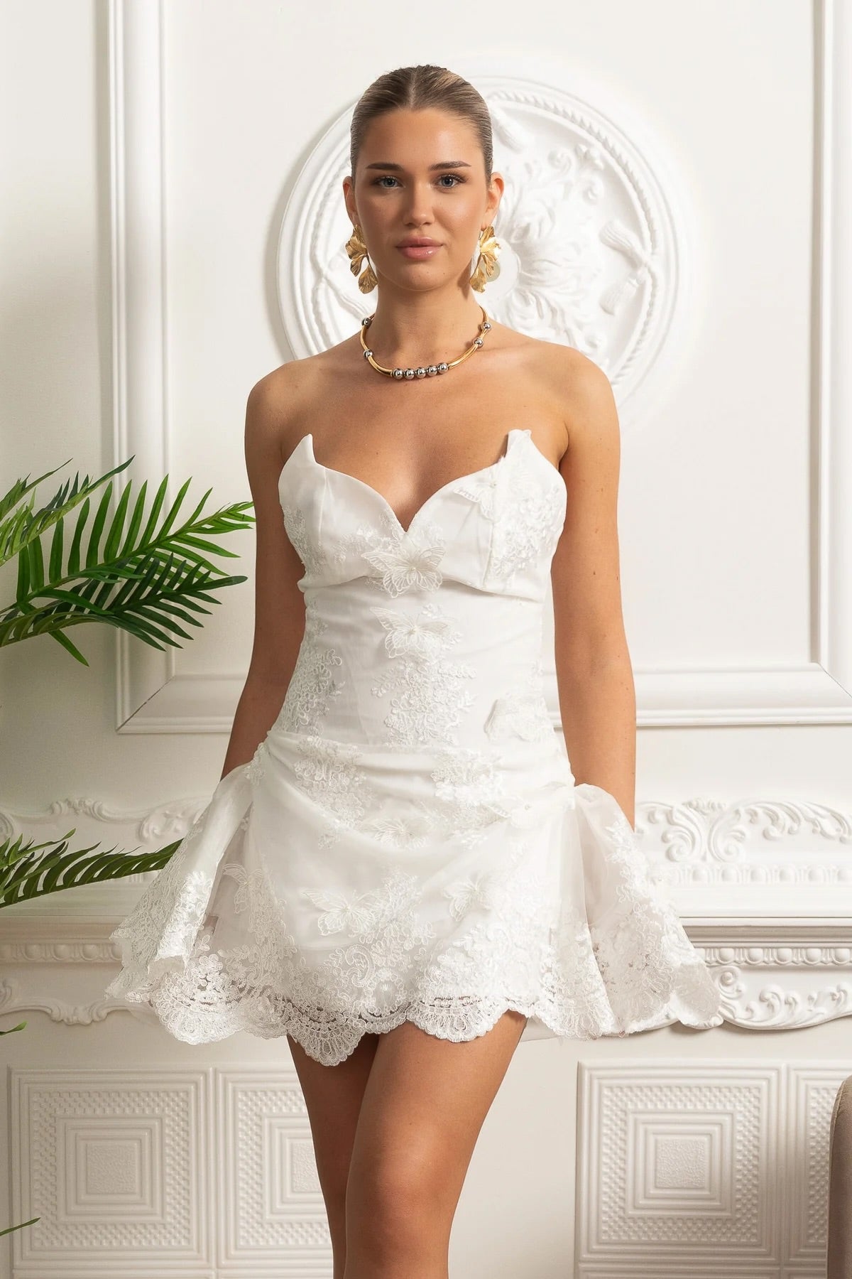 Scalloped Sweetheart Mini Dress With Embroidered Tulle - White - View 3