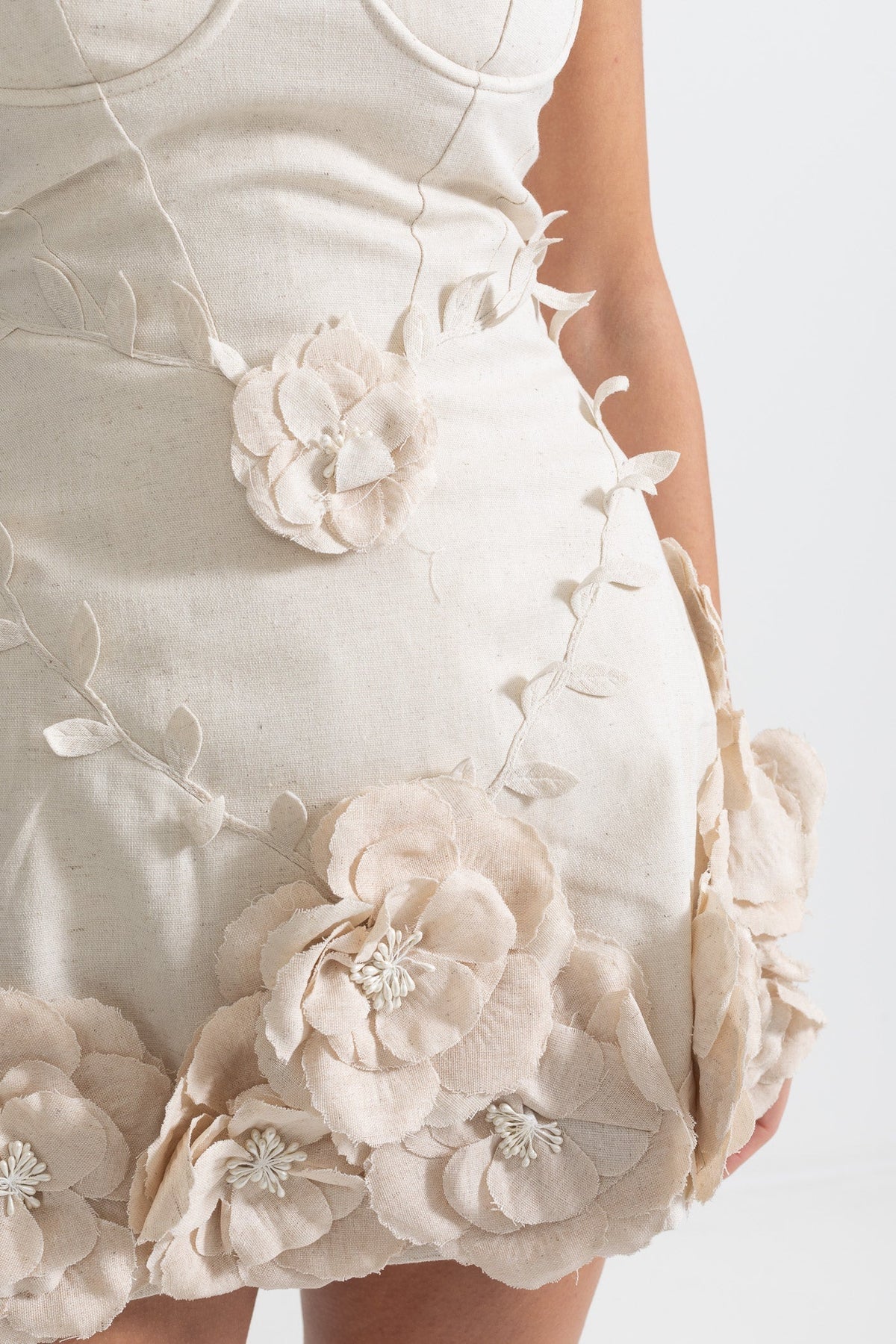Bustier Dress With 3D Floral Appliqués - Ivoire - View 8