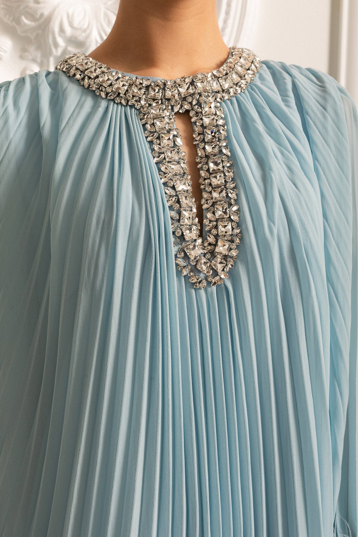 Rhinestone Keyhole Neck Pleated Feather Trim Maxi Gown - View 6
