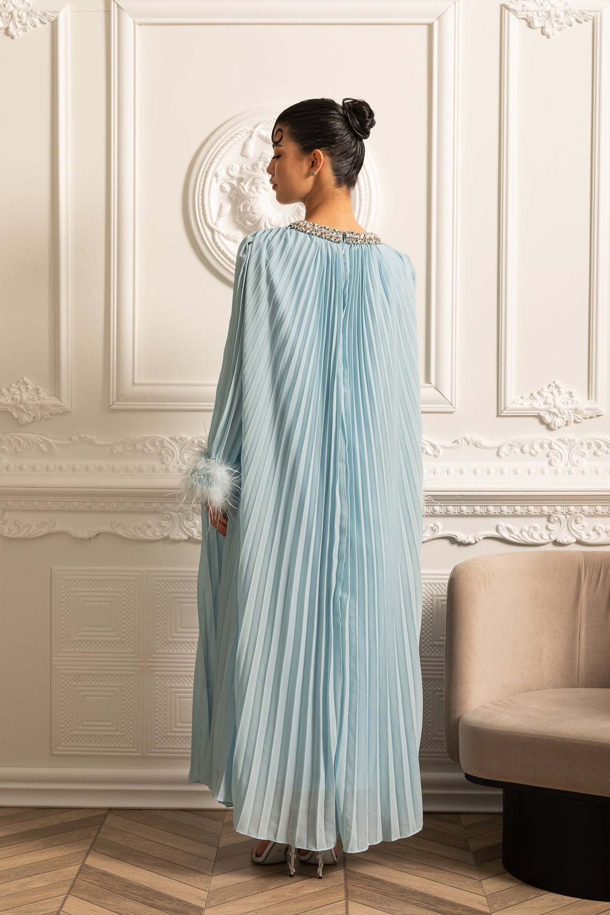 Rhinestone Keyhole Neck Pleated Feather Trim Maxi Gown - View 13