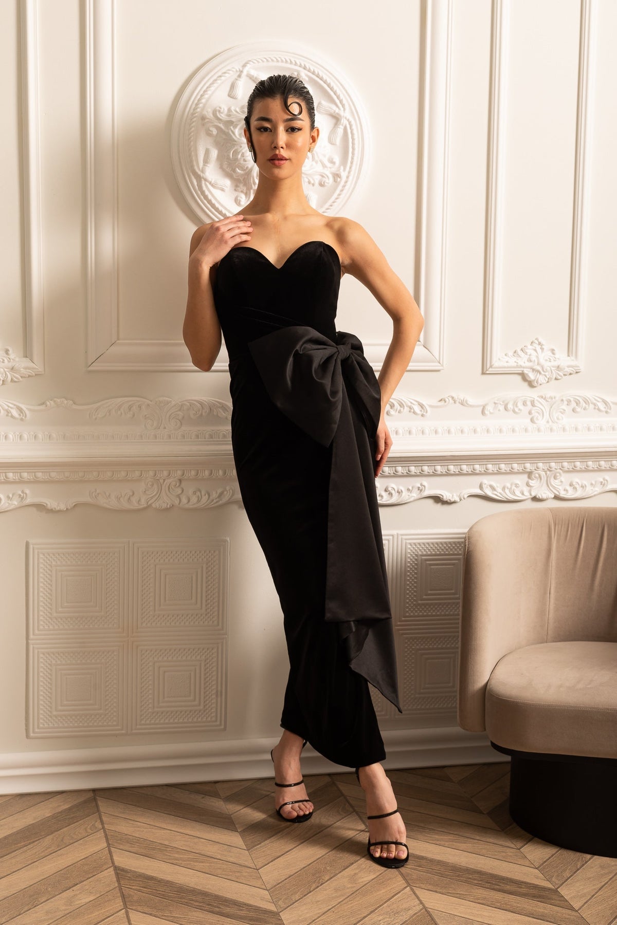 Elegant Strapless Dress With Draped Satin Bow - Black - View 12