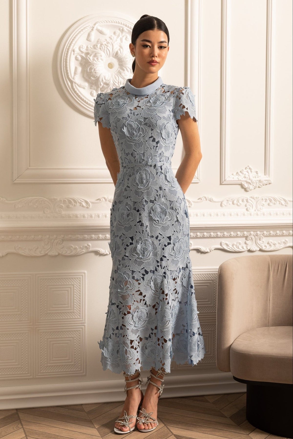 Floral Pattern Lace Dress With High Collar And Midi Skirt - Blue - View 4