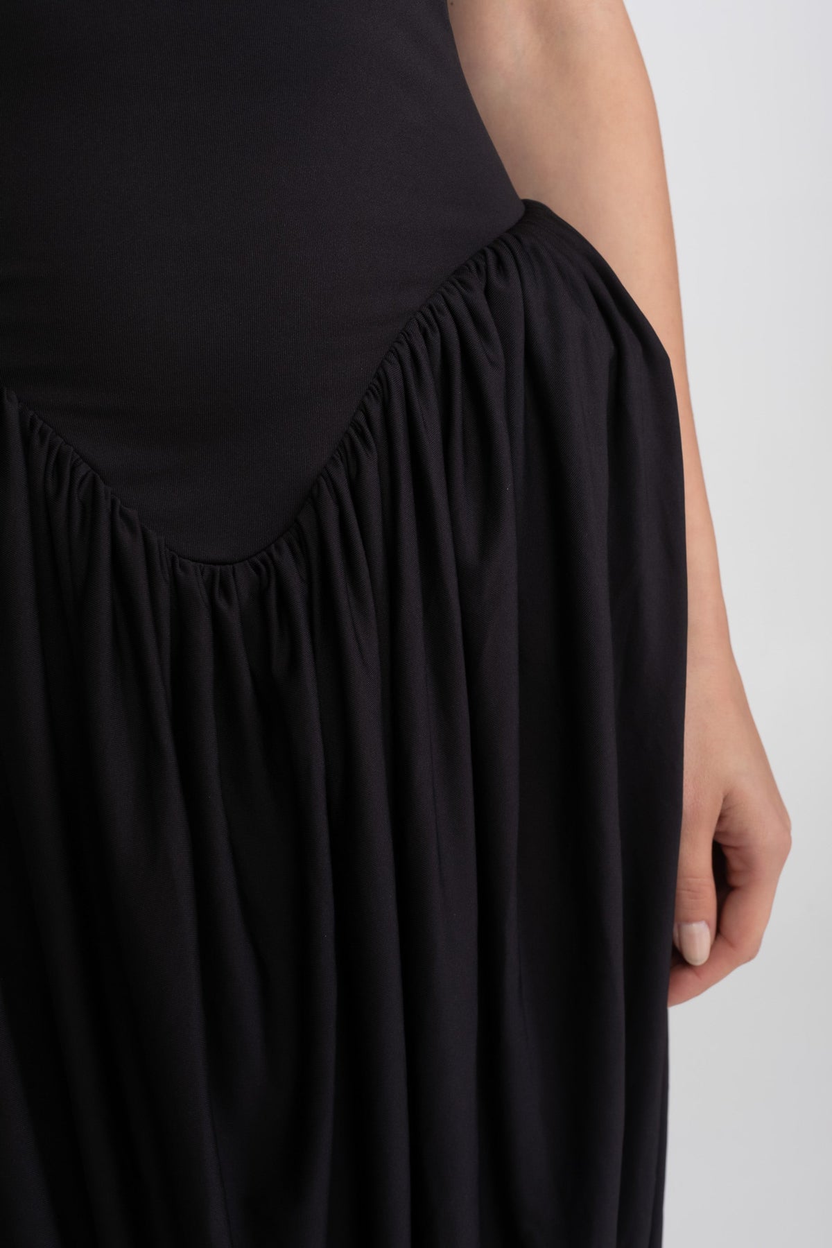 Halter-Neck Maxi Dress With Gathered Balloon Skirt - Black - View 3