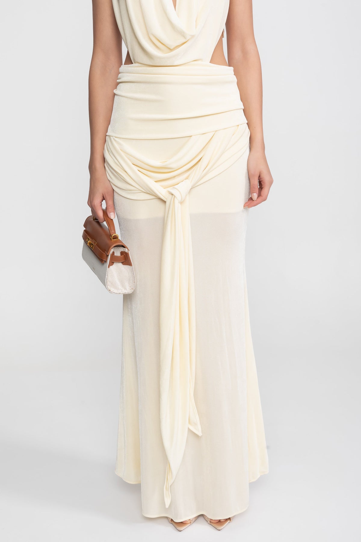 Draped Halter Gown With Ruched Side Tie Detail - Ivoire - View 11
