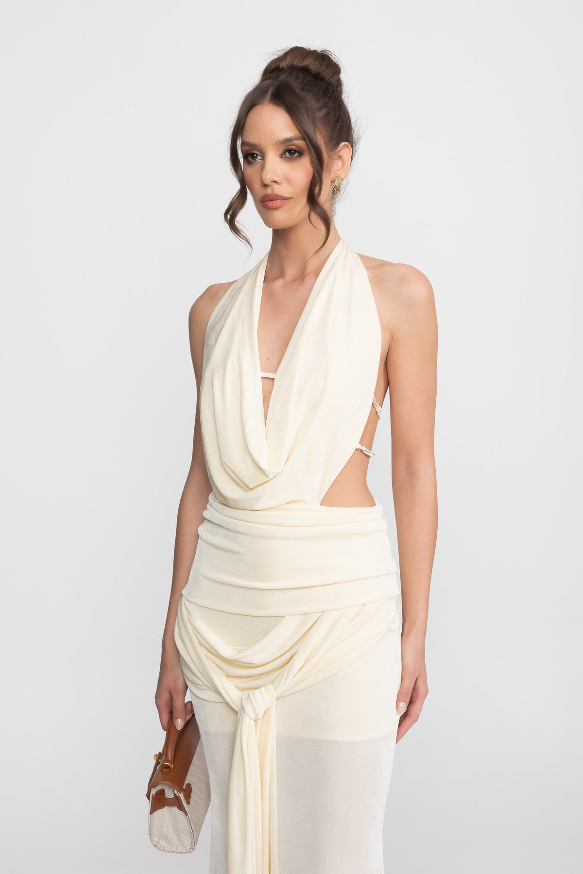 Draped Halter Gown With Ruched Side Tie Detail - Ivoire - View 5