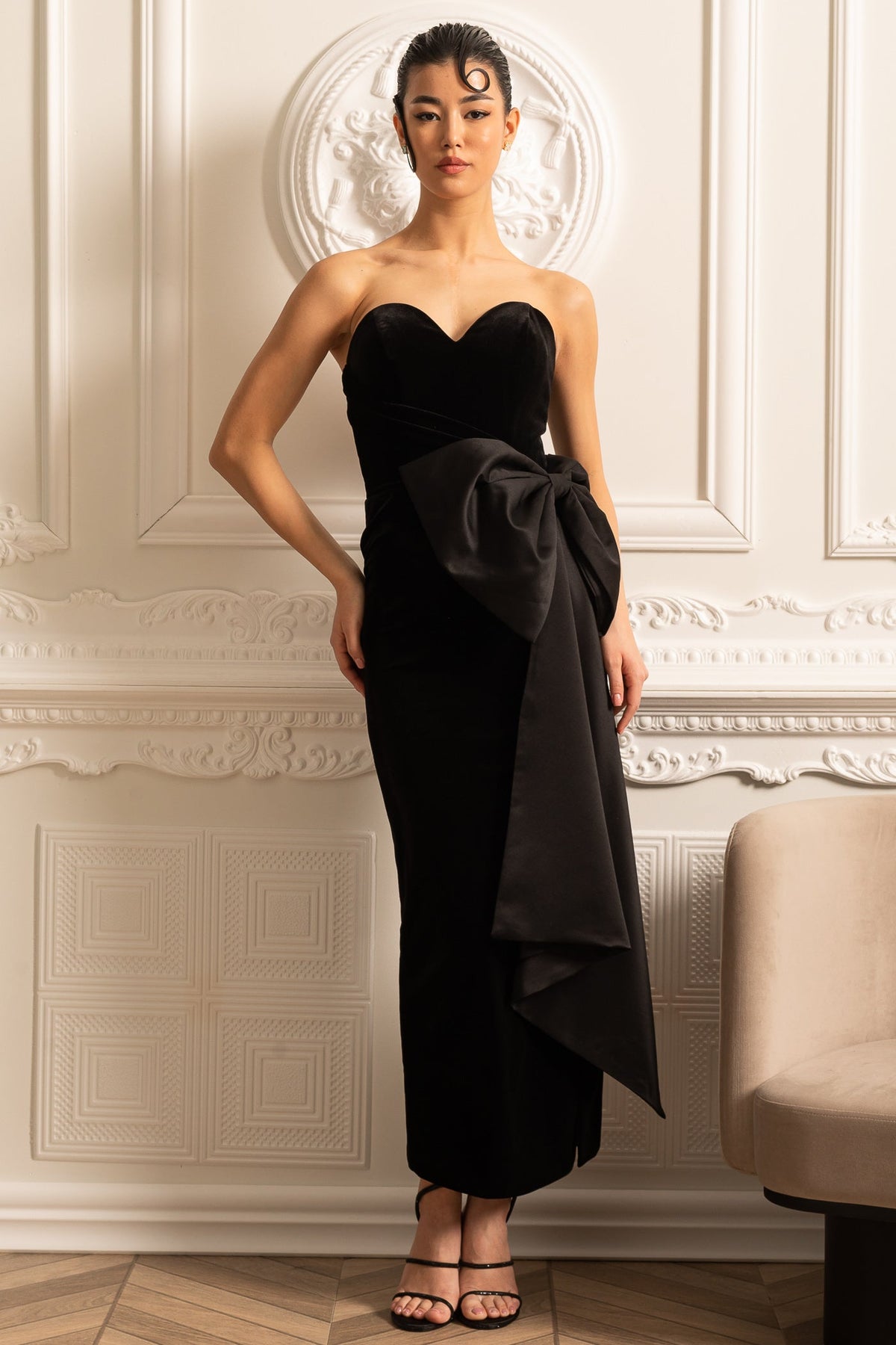 Elegant Strapless Dress With Draped Satin Bow - Black - View 3