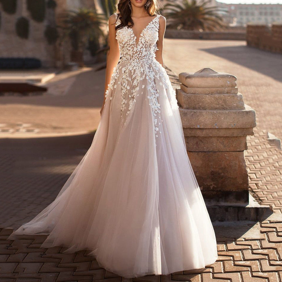 Deep V-Neck 3D Floral Lace Applique Tulle A-Line Maxi Gown - View 4