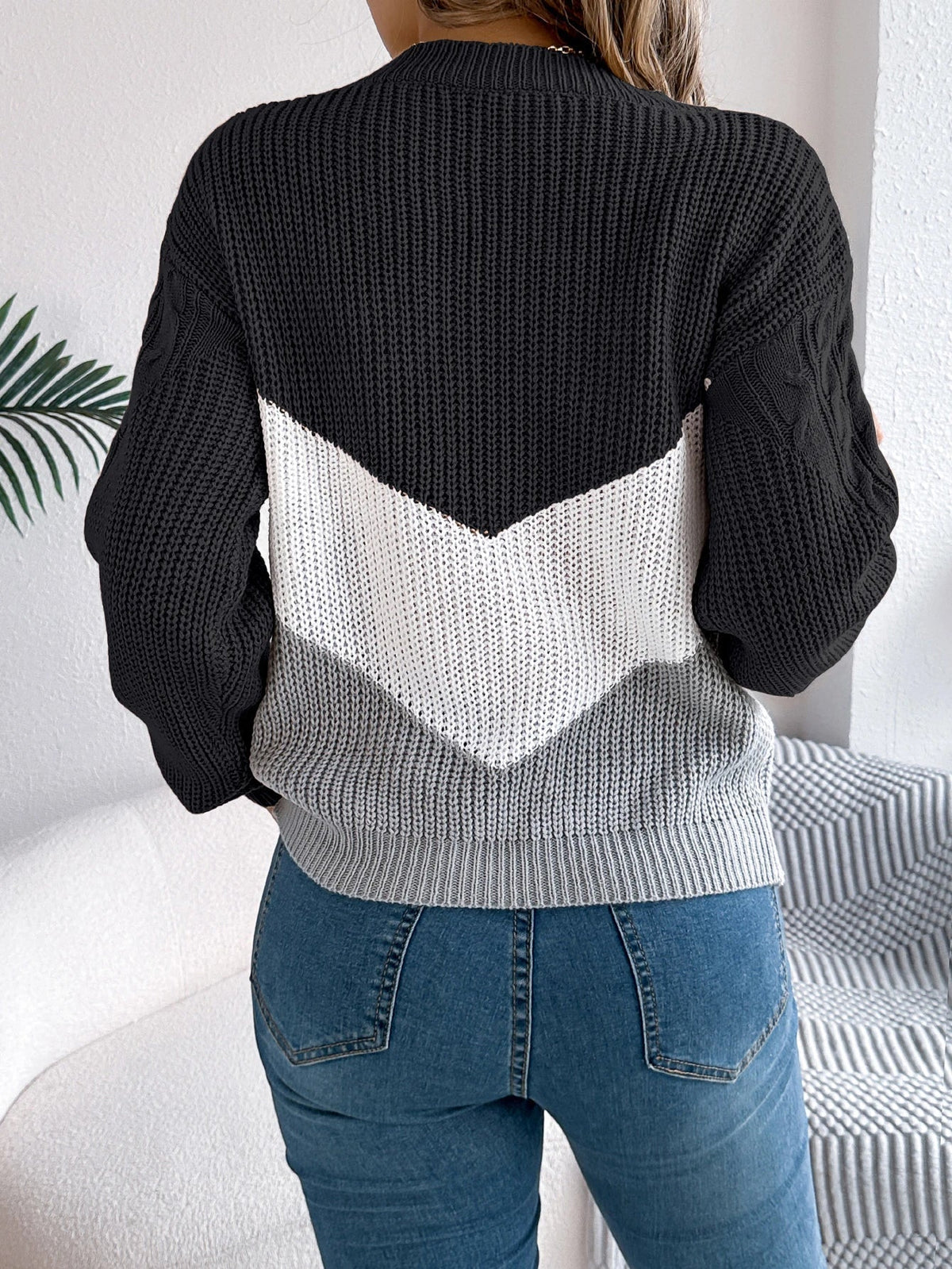Round Neck Color Block Cable Knit Sweater 3