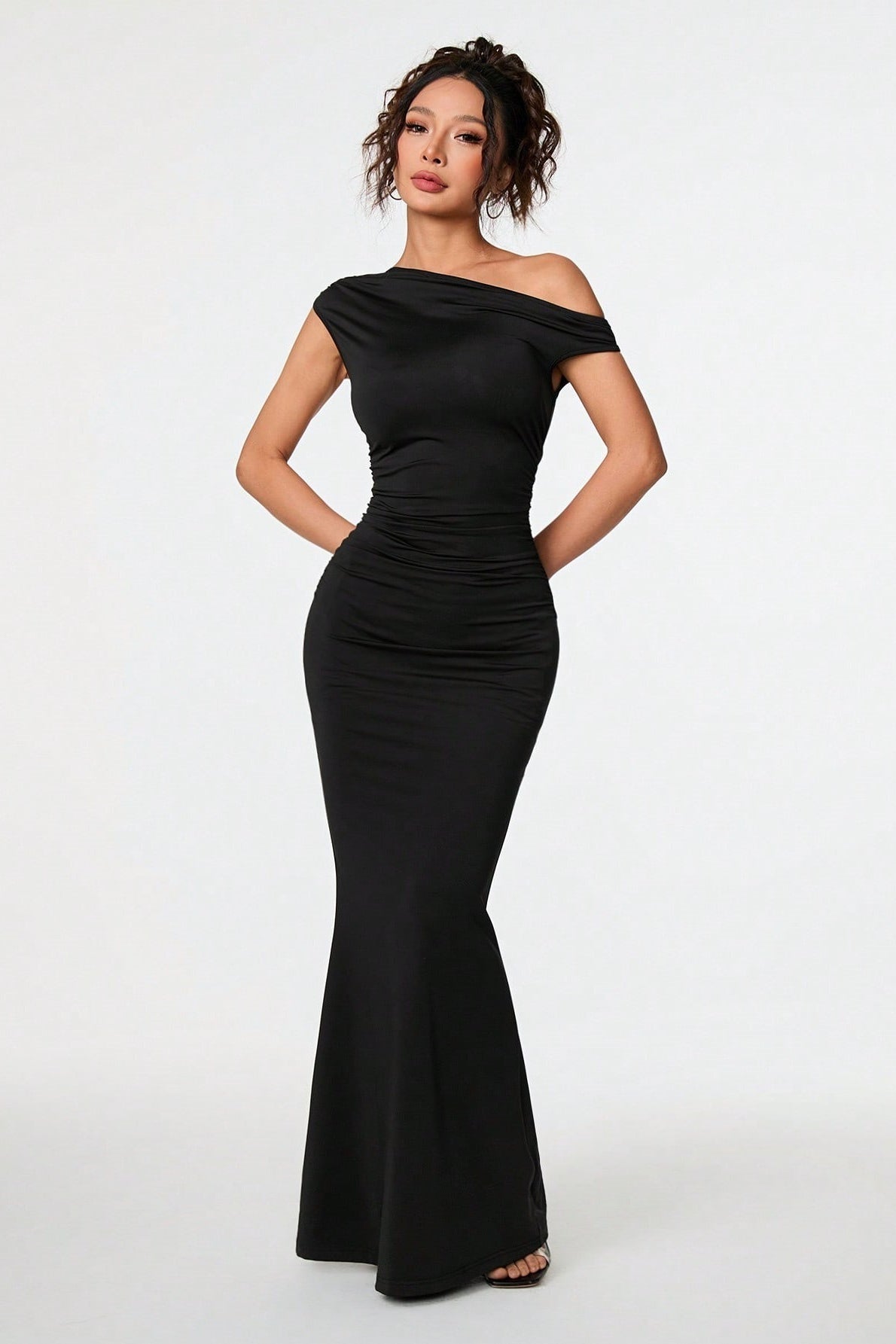 One Shoulder Ruched Mermaid Maxi Dress - View 4