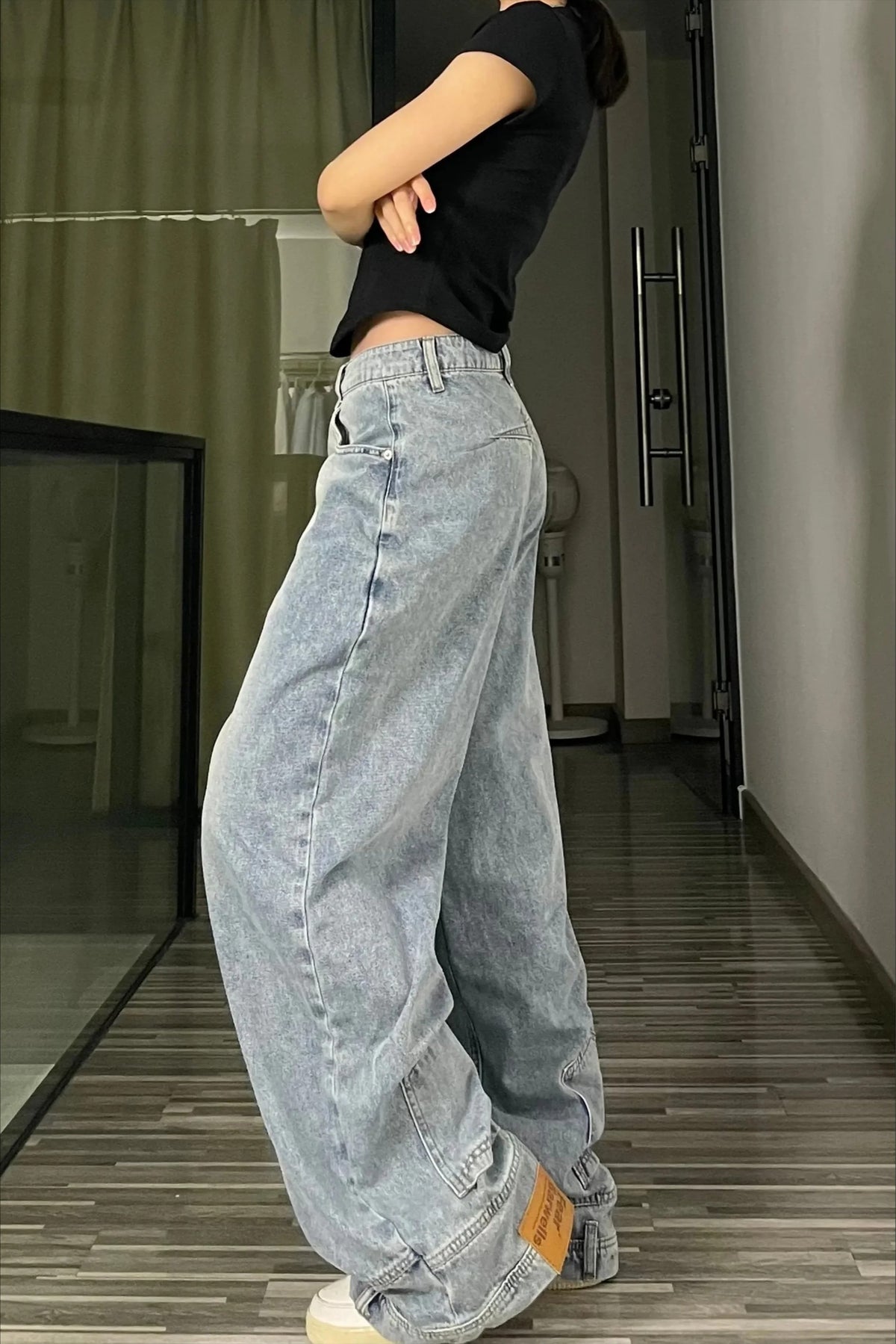 Loose Fit Reverse Pocket Jeans