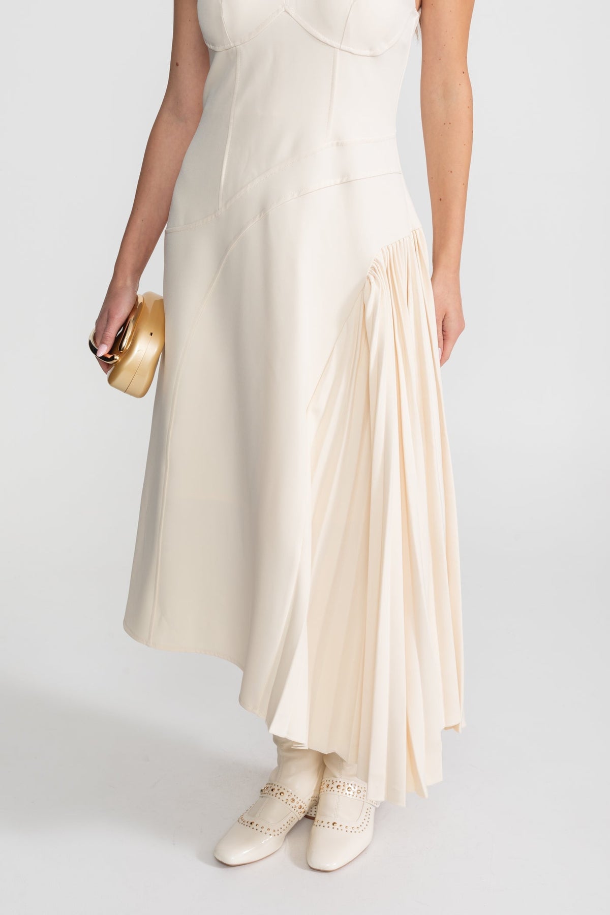 Pleated Halter Midi Dress With Keyhole Detail - Ivoire - View 5