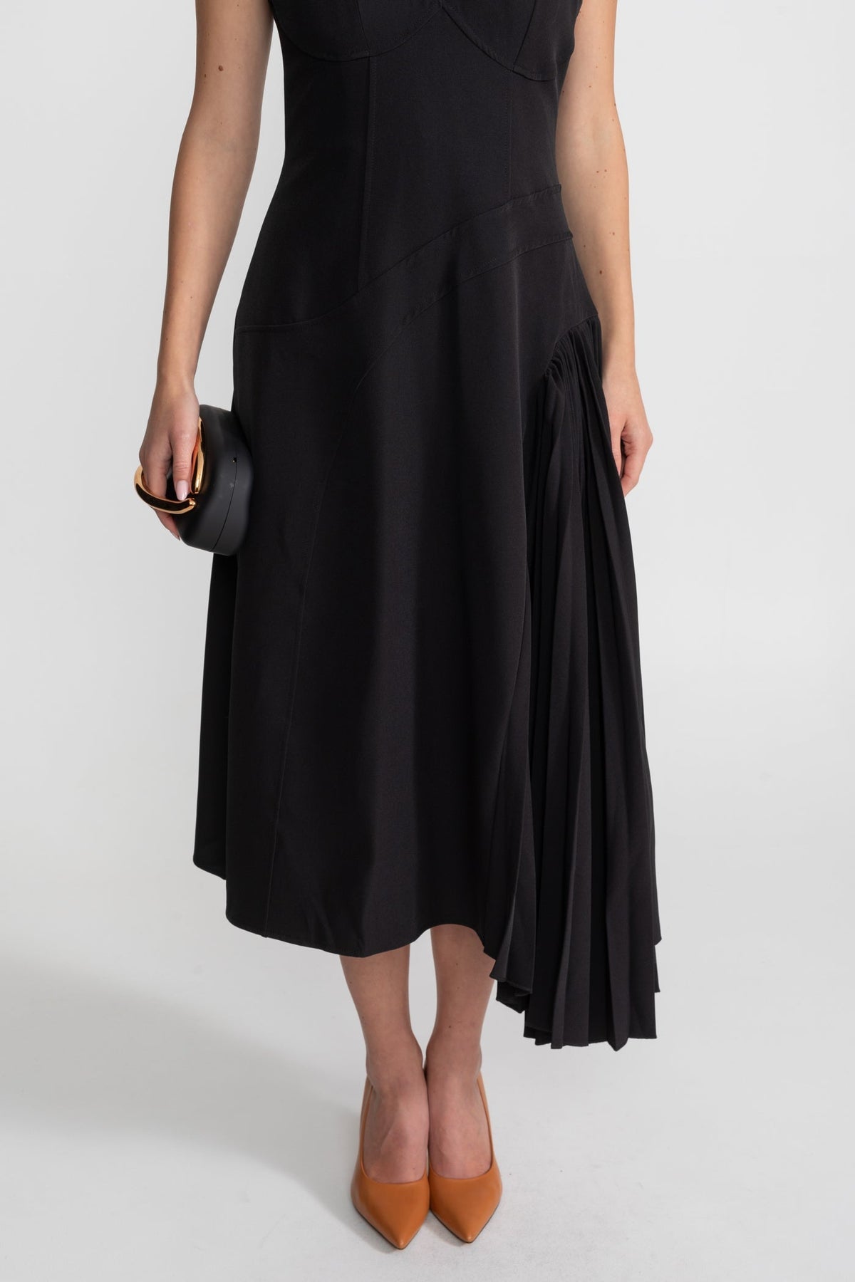 Pleated Halter Midi Dress With Keyhole Detail - Black - View 4