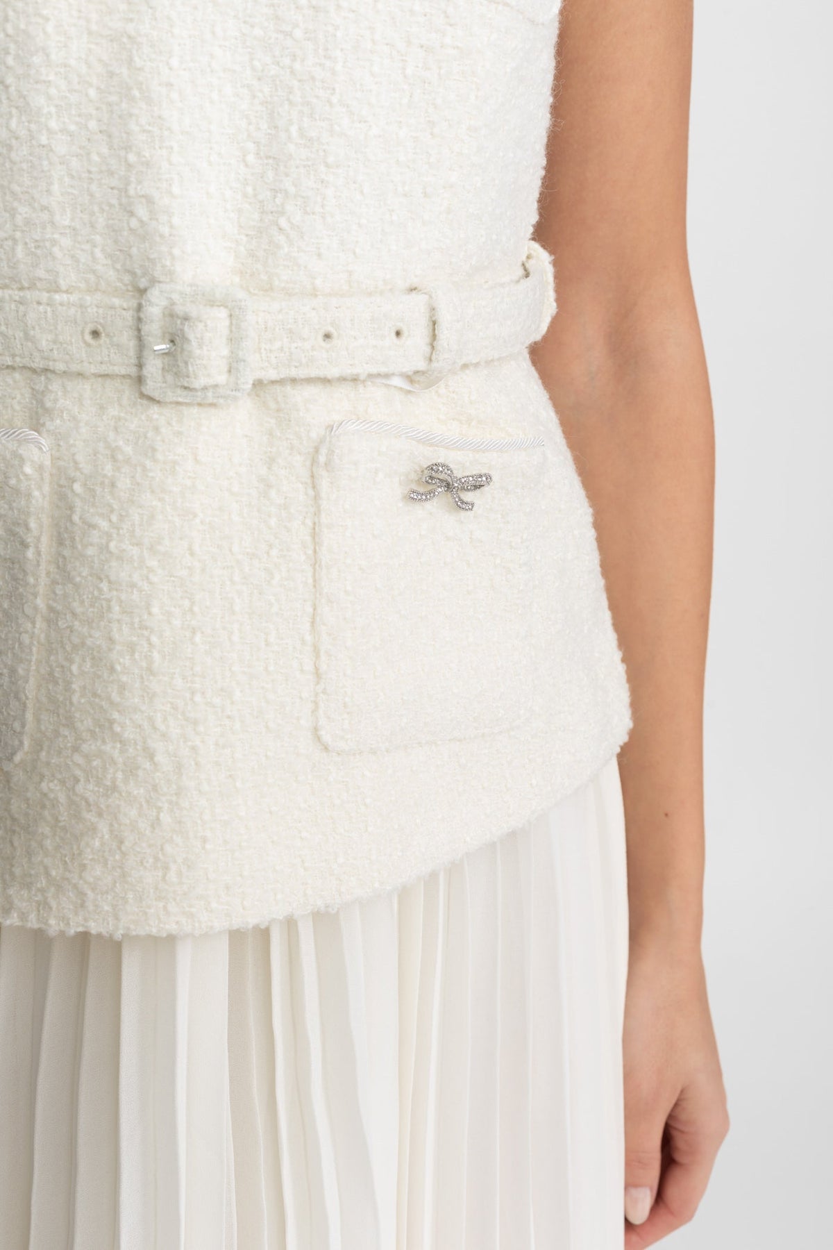 Sleeveless Textured Midi Dress with Pleated Chiffon Skirt – Ivoire - View 7