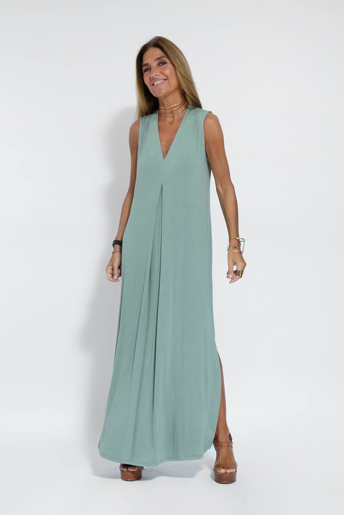 Deep V-Neck Sleeveless Center Pleat Flowy Maxi Dress - View 19