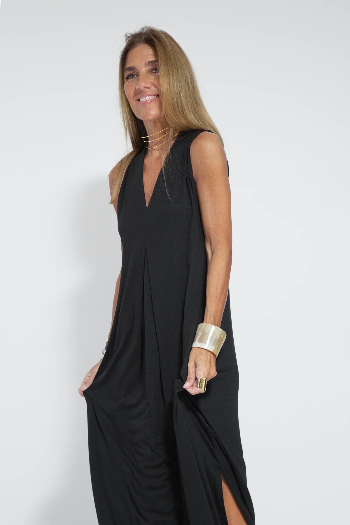 Deep V-Neck Sleeveless Center Pleat Flowy Maxi Dress - View 16