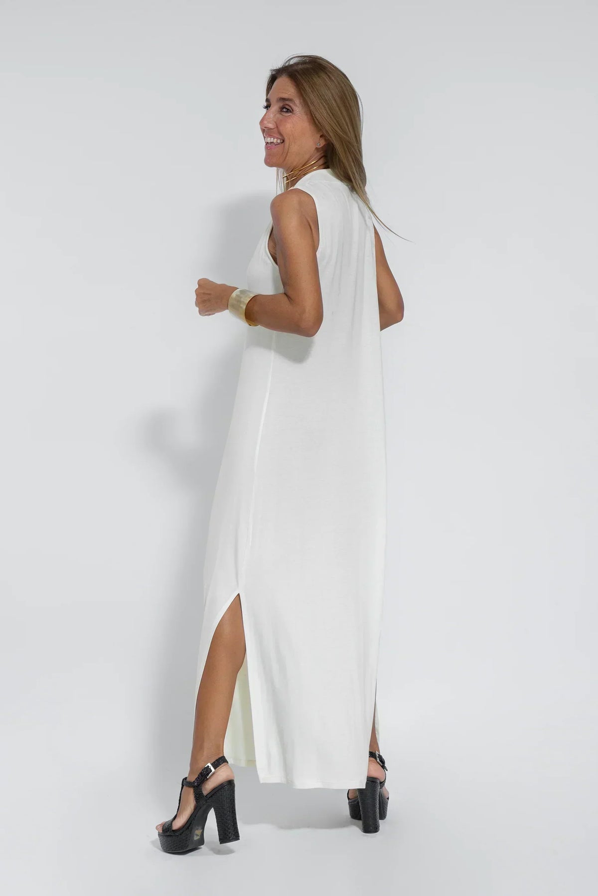 Deep V-Neck Sleeveless Center Pleat Flowy Maxi Dress - View 7