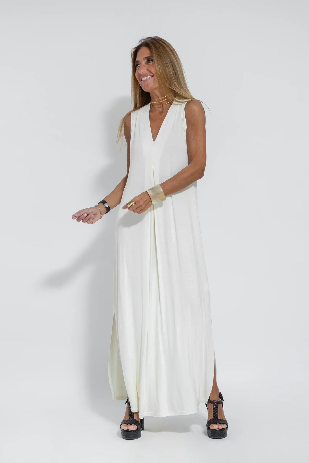 Deep V-Neck Sleeveless Center Pleat Flowy Maxi Dress - View 6