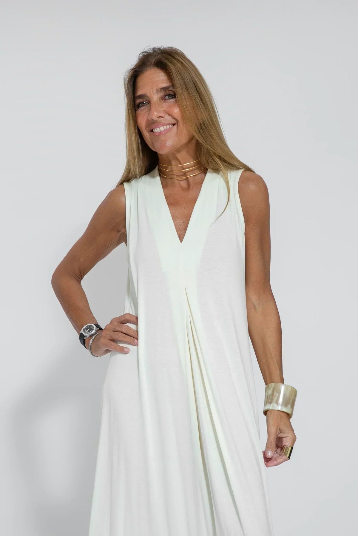 Deep V-Neck Sleeveless Center Pleat Flowy Maxi Dress - View 17